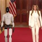 Melania Trump aparece con robot humanoide en cumbre sobre educación y tecnología