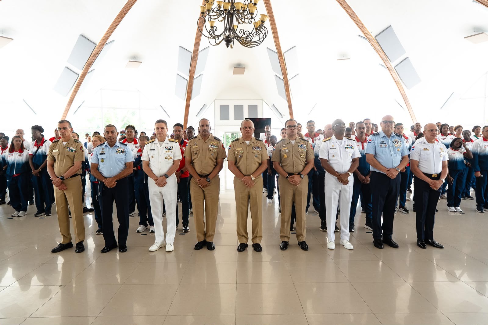MIDE honra con izada especial de bandera y condecoraciones a atletas militares y policiales medallistas de Santo Domingo 2026