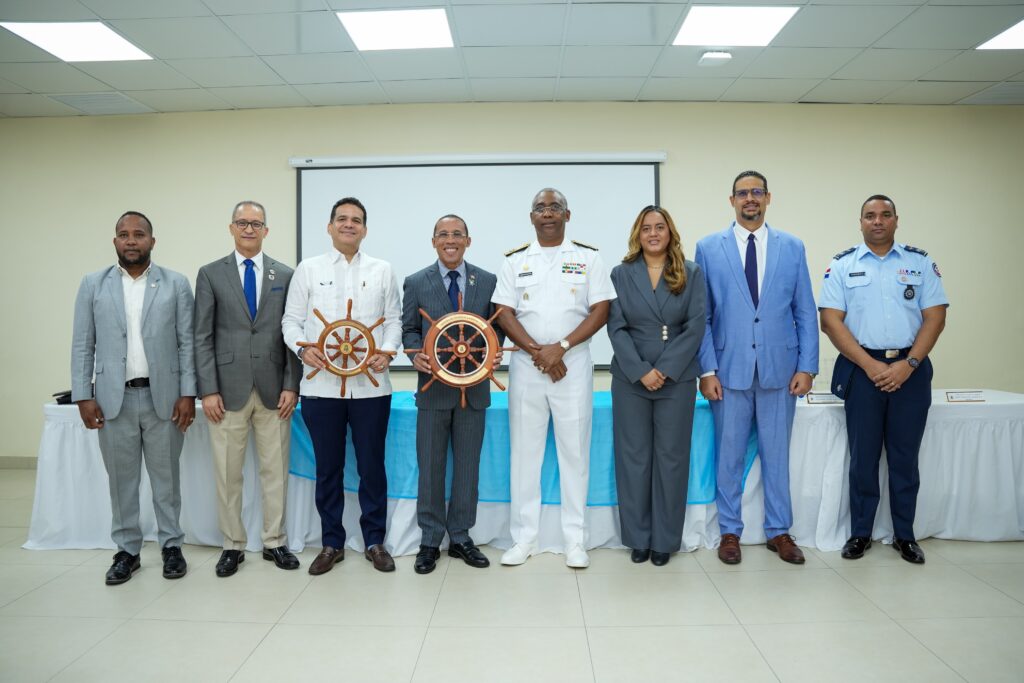 Armada Dominicana y Contraloría General fortalecen cultura de control interno con taller de inteligencia aplicada
