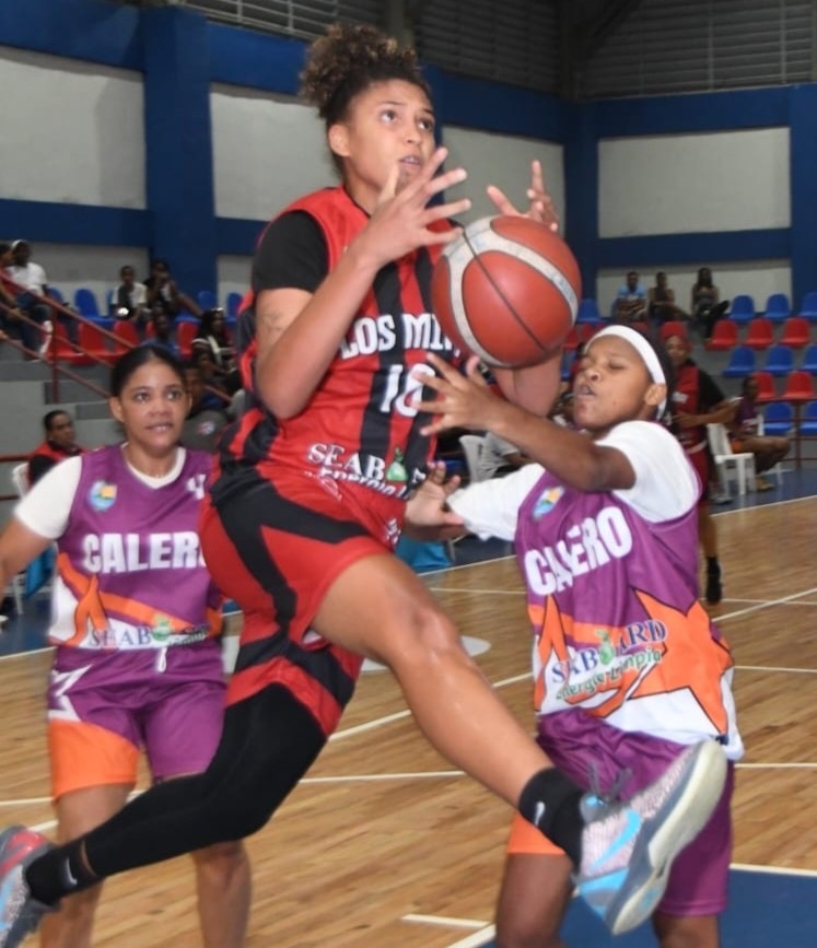 Los Mina y Las Caribes triunfan en inicio del TBS Femenino de Santo Domingo 2026