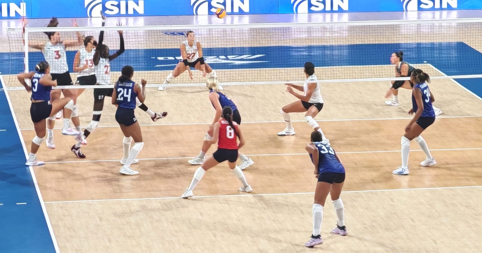 Canadá derrota a Estados Unidos 3-2 y gana grupo A, avanza directo a semifinales