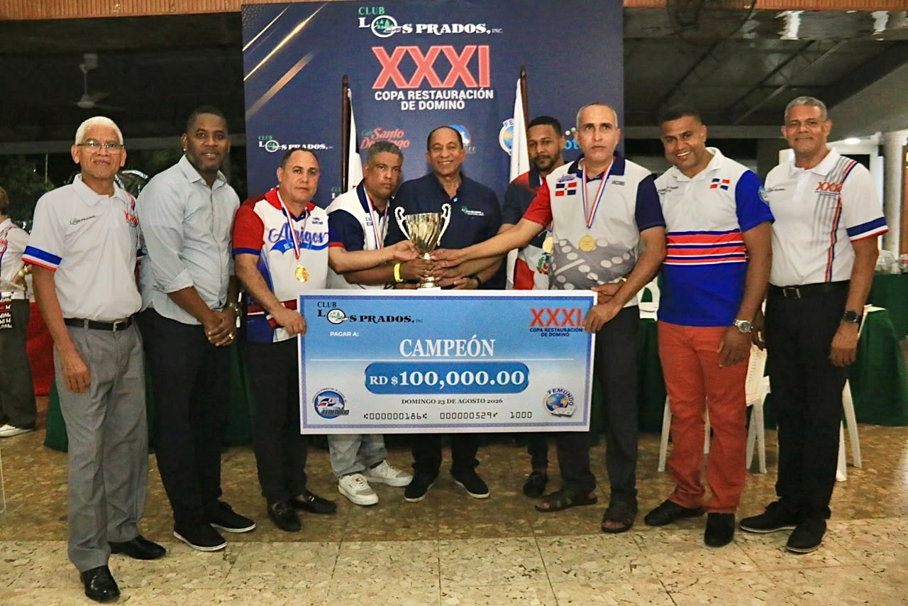 Club Los Prados premia a campeones Amigos del Parque en Copa Restauración de Dominó