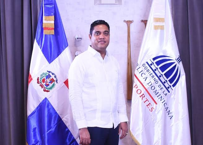Club Los Prados dedica al ministro Kelvin Cruz la XXXI Copa Restauración de Dominó