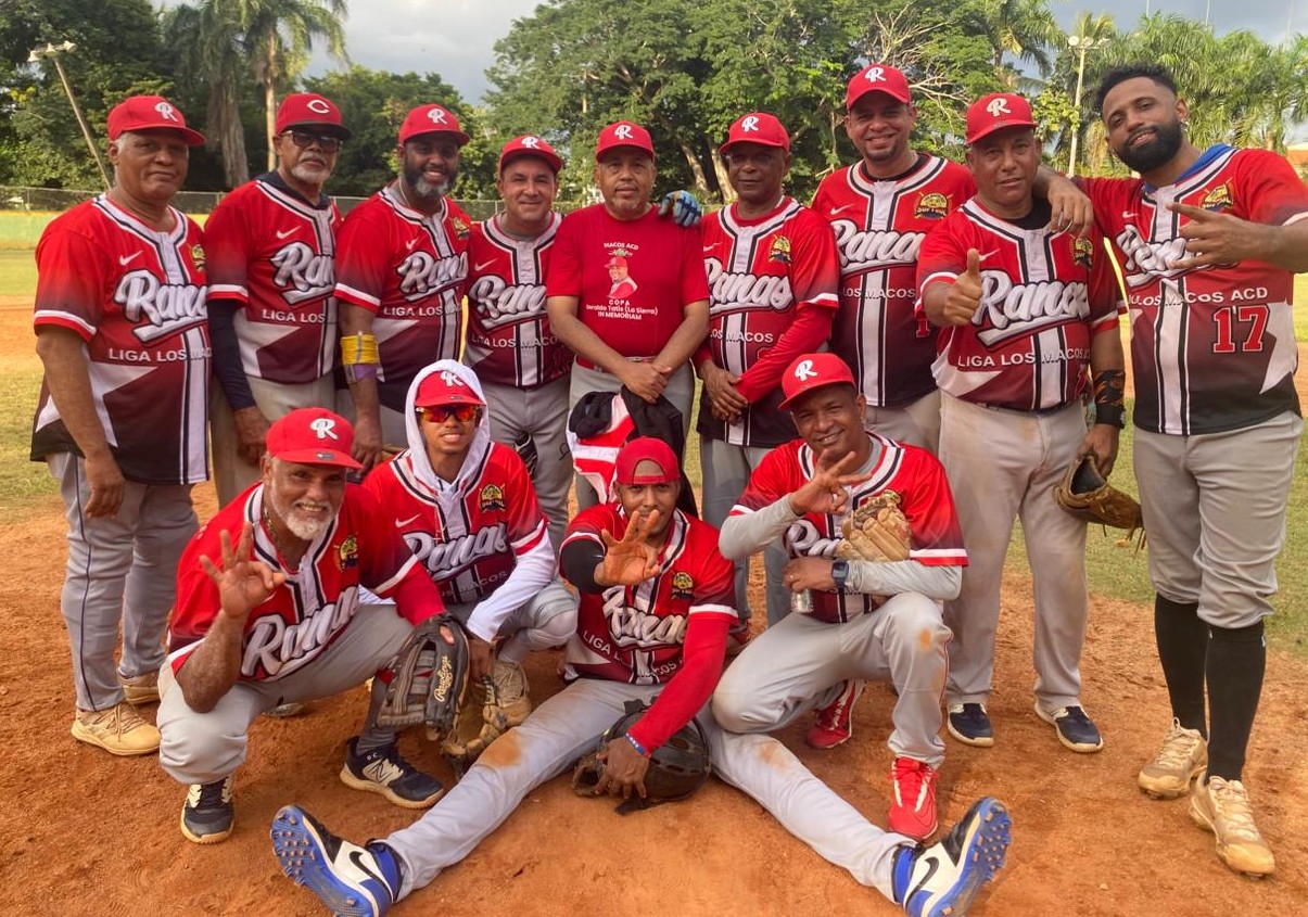 Equipo las Ranas conquista título en Liga de Softbol Los Macos ACD