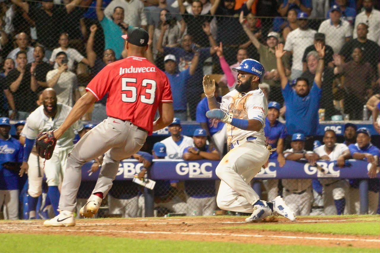 ¡Con las piernas de Bonifacio! Licey deja tendido al Escogido