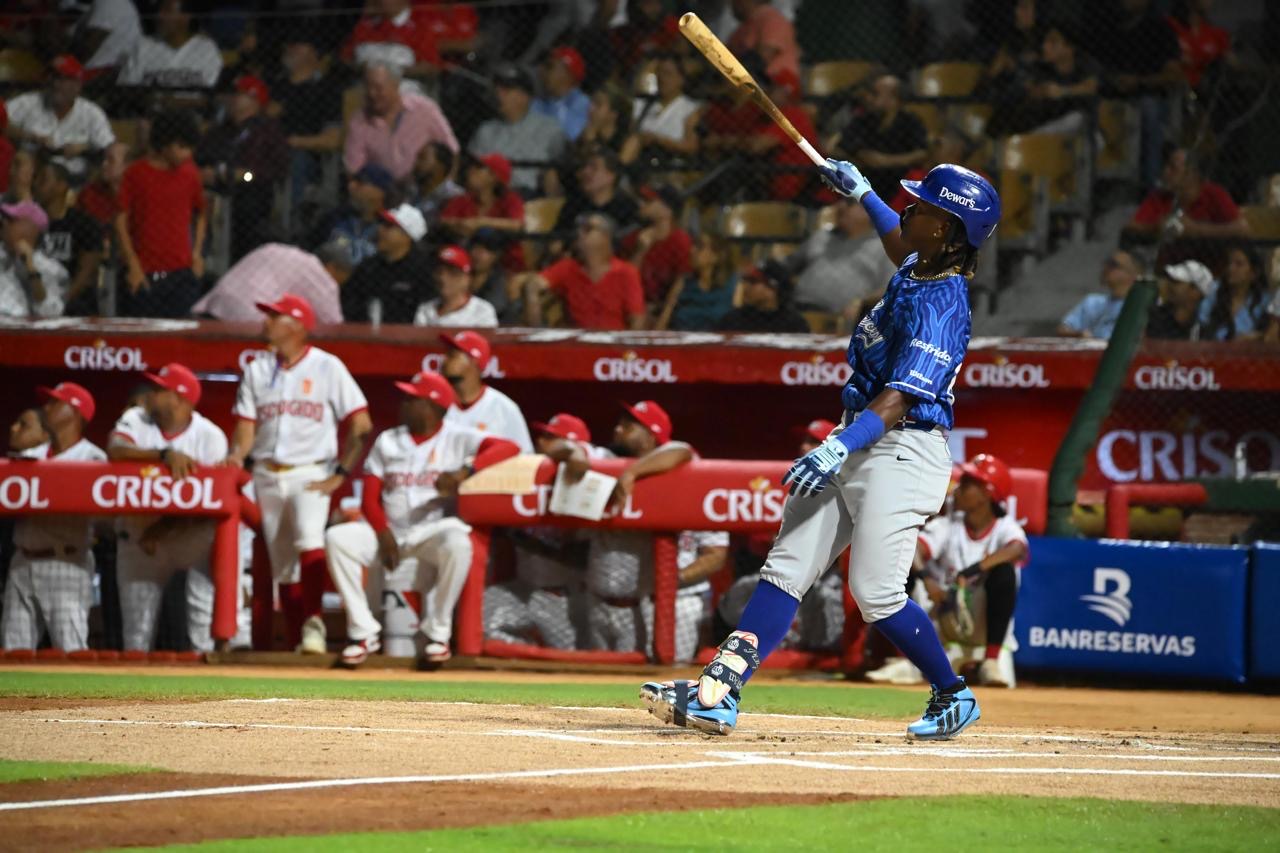 Madé hace historia; Alcántara deslumbra y Licey aplasta al Escogido